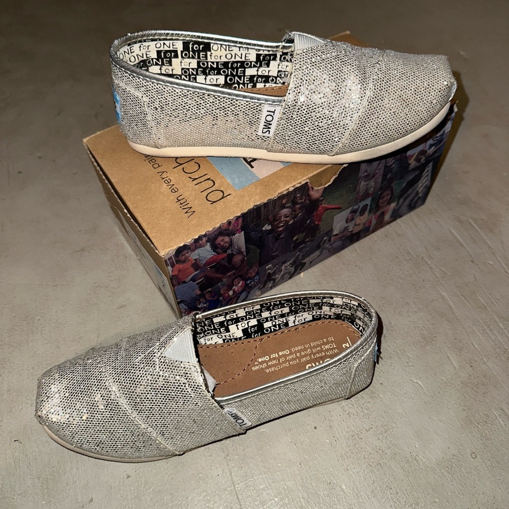 Girls Silver Glitter Toms